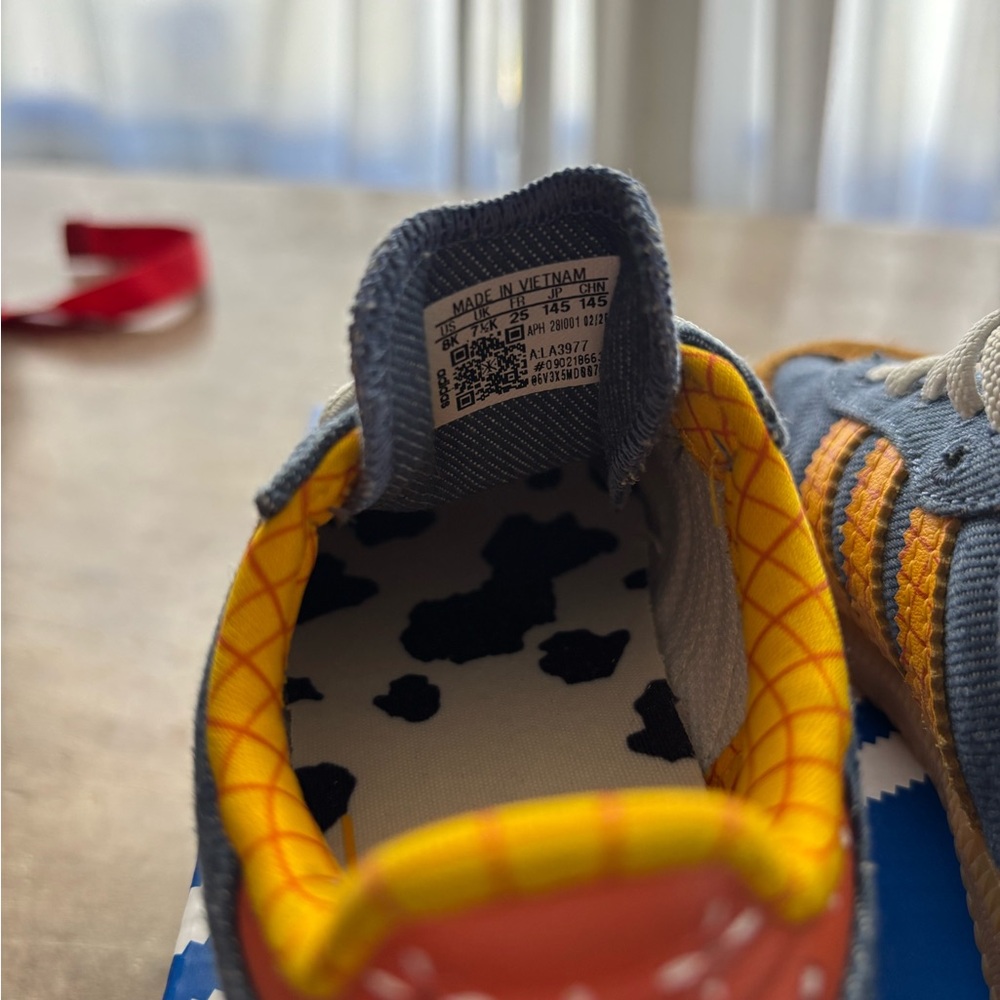 Adidas Samba Pixar Toy Story Woody - 8K
PRICE FIRM - Picture 8 of 8
